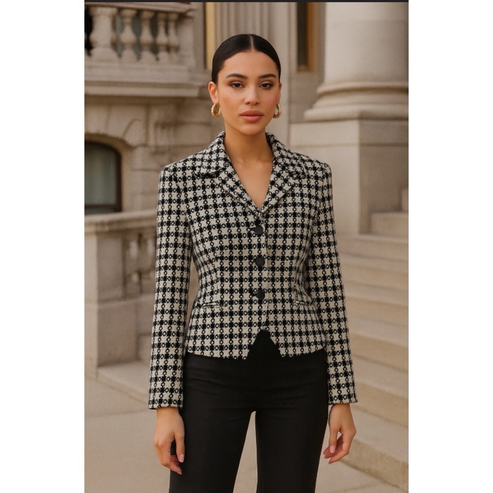 Bloomingdale’s Geometric Print Y2K Black\White Wool Blend Tweed Blazer Size 4